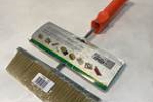 Кельма из нержавеющей стали трапецевидная с закругленными углами с заточенным лезвием 200x80x0,6мм