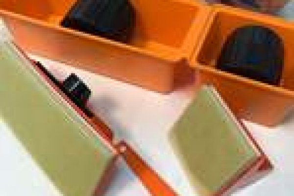 Кельма из нержавеющей стали трапецевидная с закругленными углами с заточенным лезвием 200x80x0,6мм